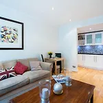 Delightful Kensington Home Close To Hyde Park By Underthedoormat