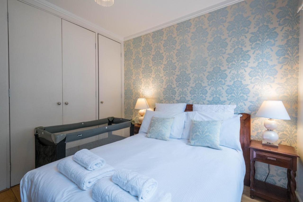 Delightful Kensington Close To Hyde Park By Underthedoormat * Londra