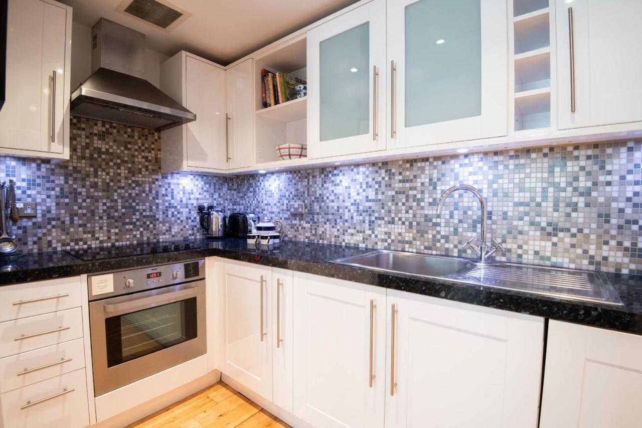 Delightful Kensington Close To Hyde Park By Underthedoormat Appartamento *