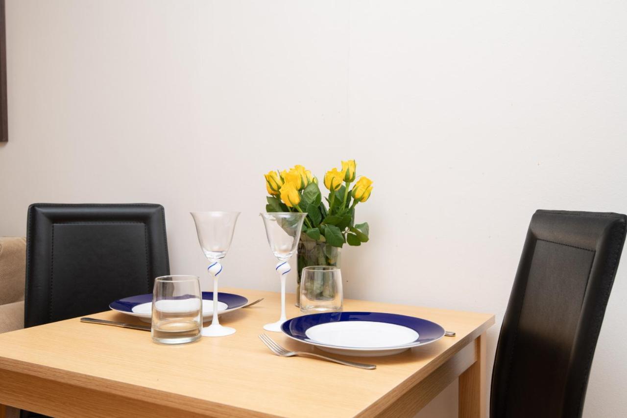 Delightful Kensington Close To Hyde Park By Underthedoormat Apartament