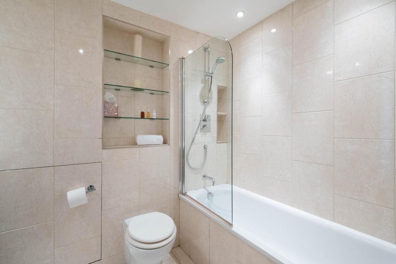 Delightful Kensington Close To Hyde Park By Underthedoormat * Londra