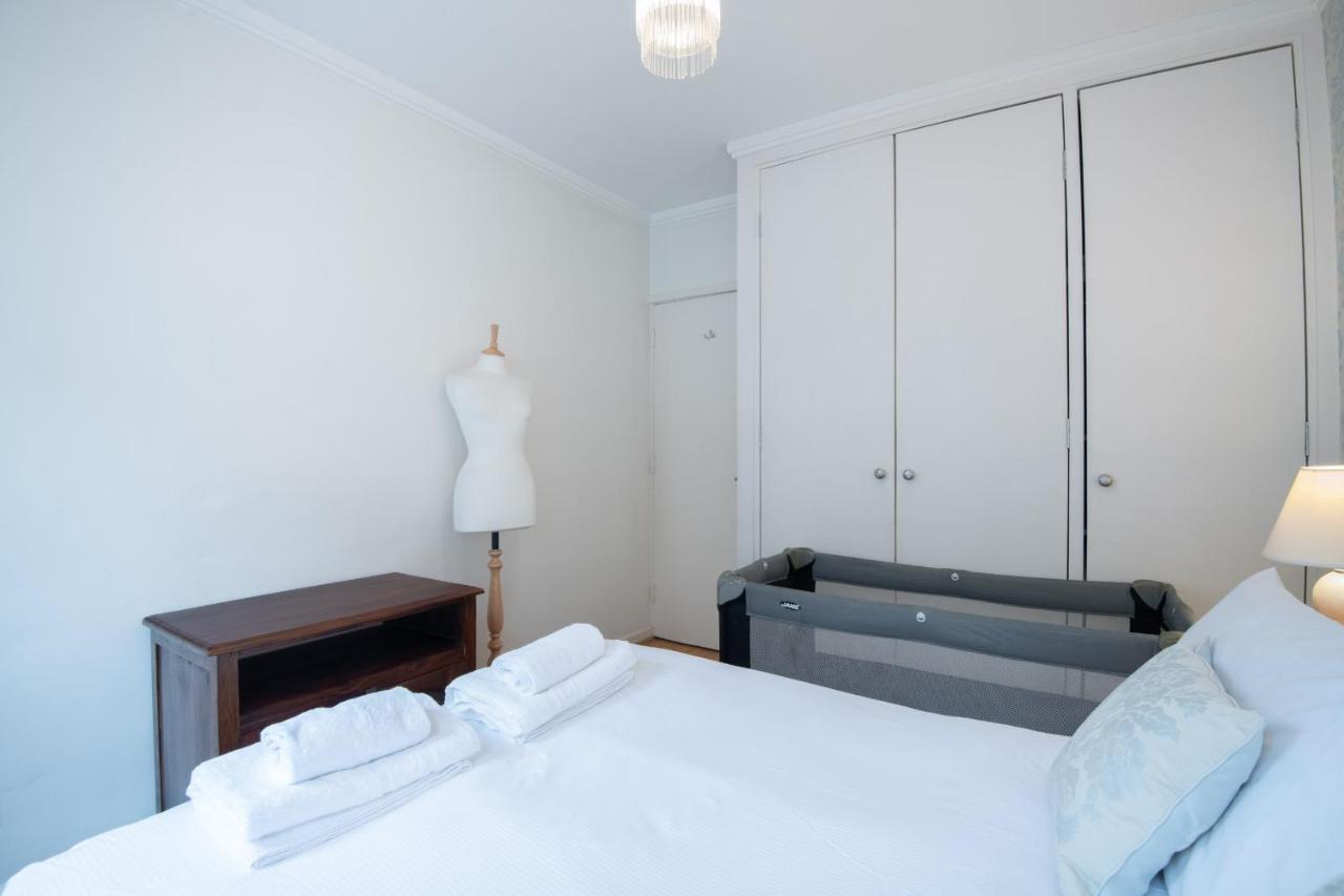 Delightful Kensington Close To Hyde Park By Underthedoormat * Londra